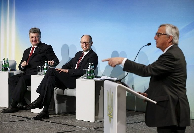 Петр Порошенко, Арсений Яценюк и Жан-Клод Юнкер на Международной донорской конференции в поддержку Украины