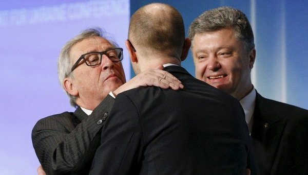Петр Порошенко, Арсений Яценюк и Жан-Клод Юнкер на Международной донорской конференции в поддержку Украины