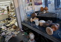 Разбитый и разграбленный магазин в Балтиморе