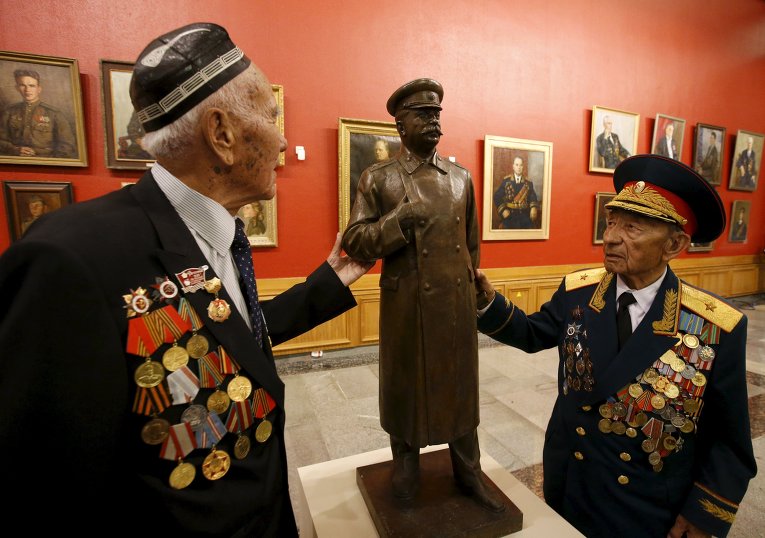 А в Москве, в Музее Великой Отечественной войны на Поклонной горе, в честь 70-й годовщины Победы, сегодня открылась международная выставка В борьбе против нацизма мы были вместе.