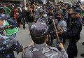Потасовка жертв землетрясения с непальскими полицейскими