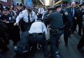 Задержание протестующих на Юнион-сквер в Нью-Йорке
