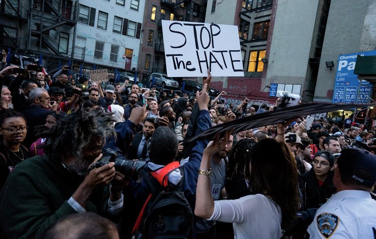 Протесты на Юнион-сквер в Нью-Йорке
