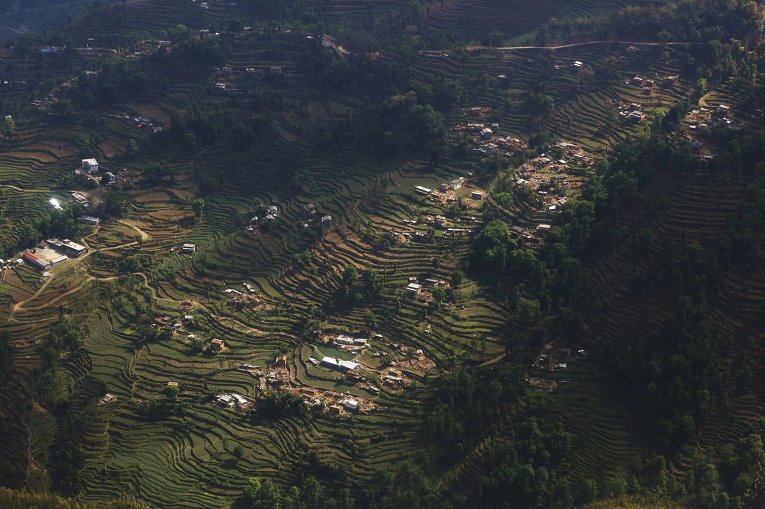 Дома, поврежденные в результате землетрясения в Непале, с высоты птичьего полета