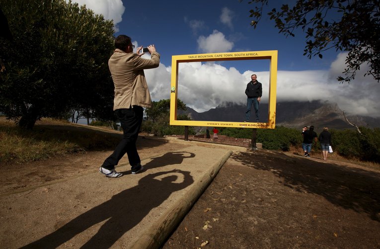 Посетители позируют для фотографий, Столовая гора, Кейптаун, Южная Африка