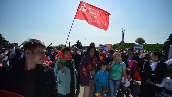Участники митинга КПУ в Киеве, 1 мая 2015 года