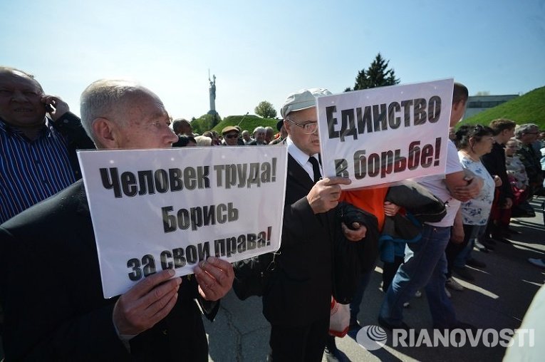 Участники митинга КПУ в Киеве, 1 мая 2015 года