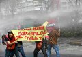 Полиция Турции применила водометы для разгона демонстрантов в Стамбуле