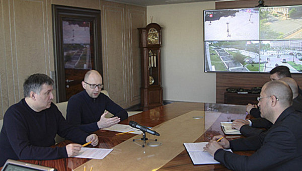 Яценюк и Аваков на совещании