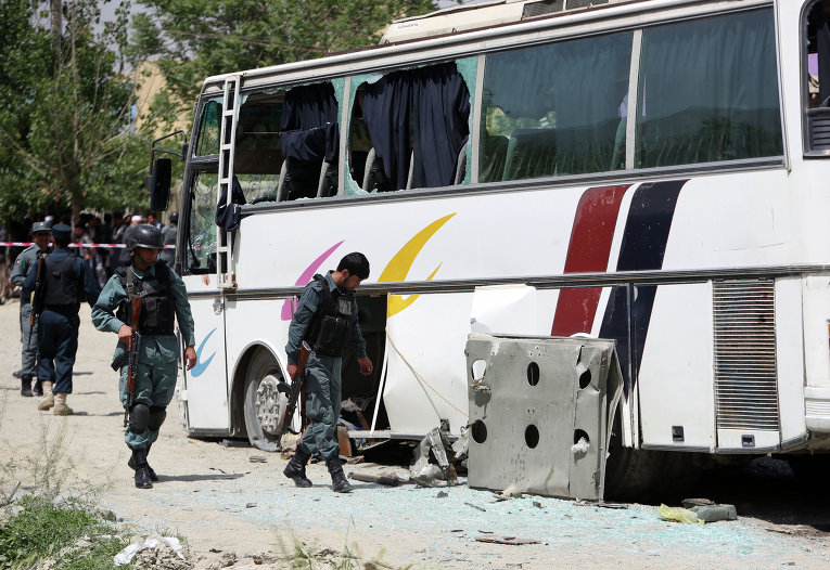 На месте взрыва автобуса в Афганистане