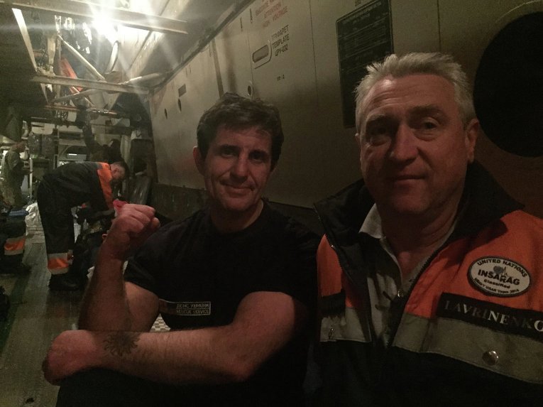 Зорян Шкиряк на борту Ил-76 на пути из Украины в Дели