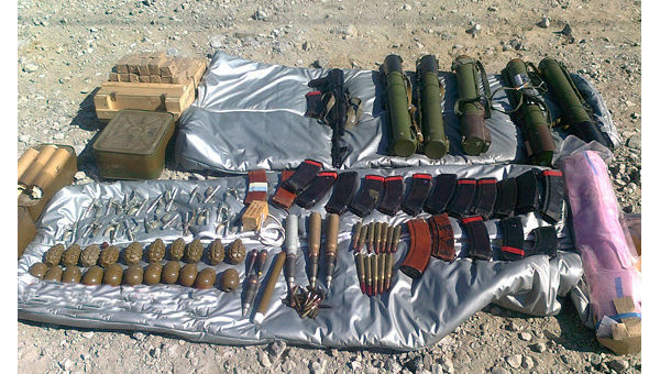 Арсенал оружия, изъятый при обыске автомобиля в Днепропетровске