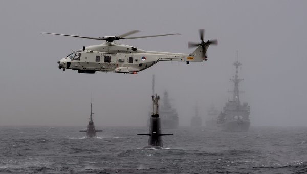 У западного побережья Норвегии начались противолодочные учения НАТО Шустрый мангуст 2015. Маневры продлятся до 14 мая. В них задействованы более 20 единиц техники, в том числе воздушные суда и подводные лодки.