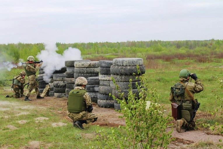 Стрельбы из гранатомета на полигоне ВСУ в Житомирской области