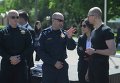 Яценюк и Згуладзе общаются с полицейским из США, который обучал тренеров Национальной академии МВД