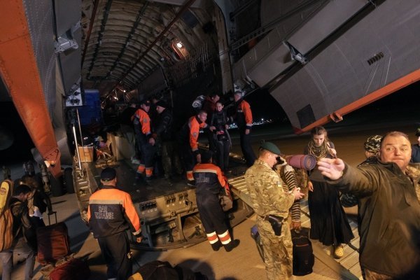 Самолет Минобороны с эвакуированными из Непала украинцами прибыл в Украину