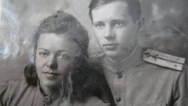 Мой отец, Анатолий Николаевич, со своей сестрой. Киев 1945 год.