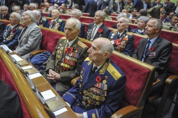Ветераны на торжественном заседании Верховной Рады
