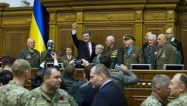 Ветераны УПА и Петр Порошенко на торжественном заседании Верховной Рады