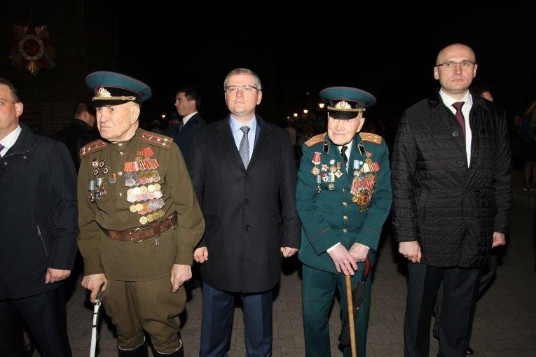 Ветераны ВОВ и Александр Вилкул (в центре)