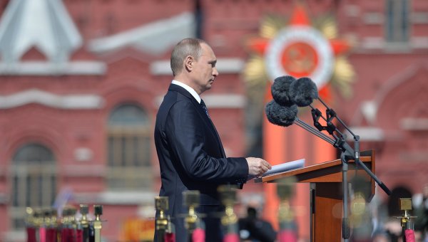 Владимир Путин на военном параде