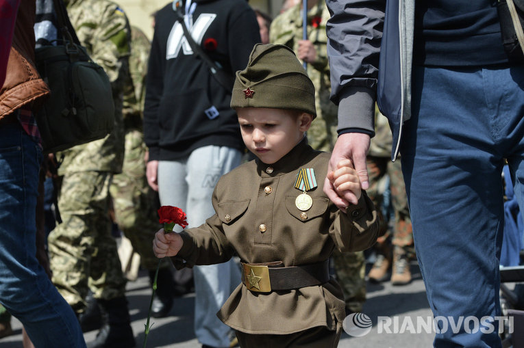 Малыш на Дне Победы в Киеве