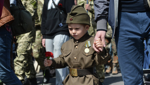 Малыш на Дне Победы в Киеве
