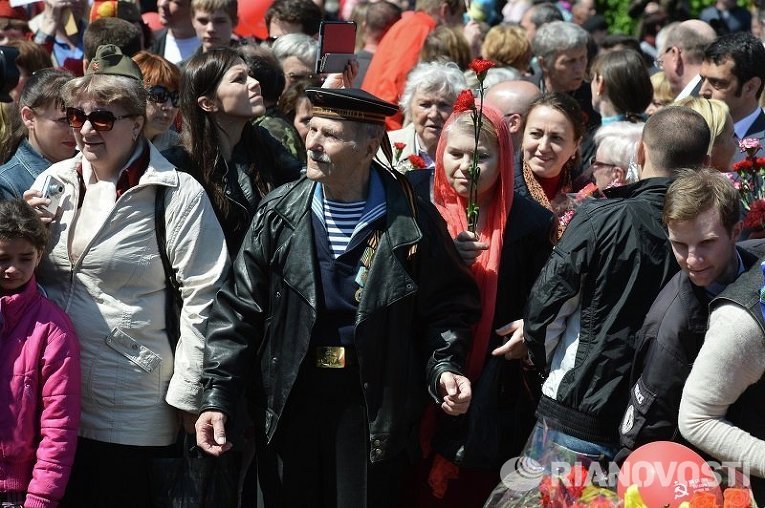 Ветераны в киевском парке Славы 9 мая 2015 года