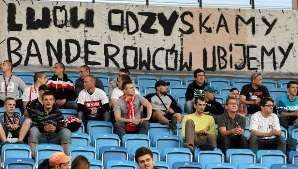 Польские фанаты оскорбили украинских гостей