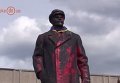 В Славянске активисты закидали памятник Ленину краской