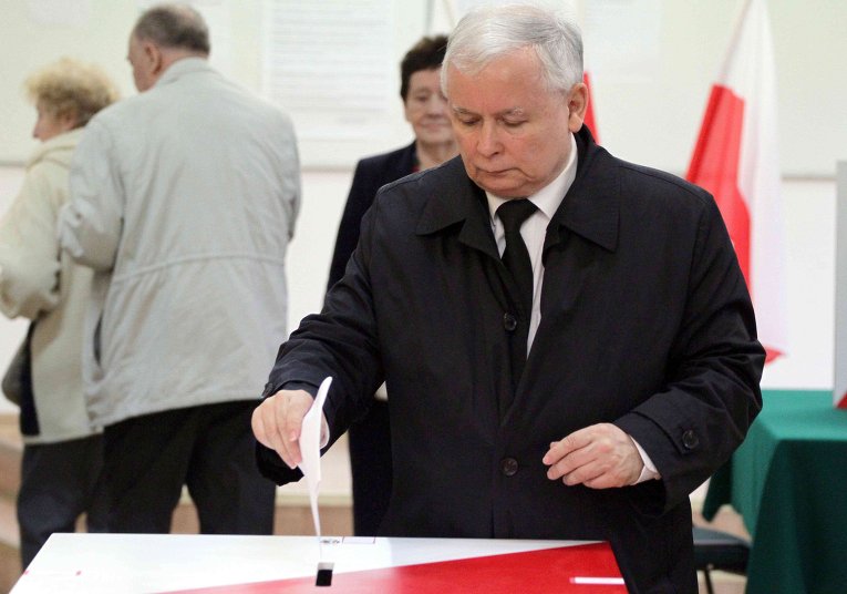 Председатель польской партии Право и справедливость Ярослав Качиньский во время голосования