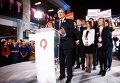 Президент Польши Бронислав Коморовский выступает с речью после оглашения экзит-полов в первом туре президентских выборов в Варшаве.