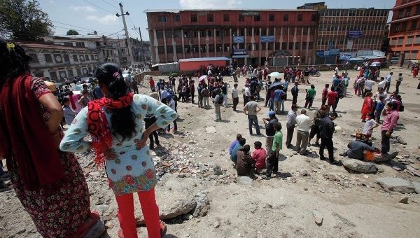 Жители Катманду опасаются нового мощного землетрясения в Непале
