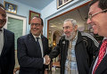Президент Франции Франсуа Олланд встретился в Гаване с братьями Кастро – Фиделем и Раулем. Олланд стал первым французским президентом, посетившим Кубу, с 1898 года, и первым западноевропейским лидером, приехавшим в Гавану, с 1980-х годов.