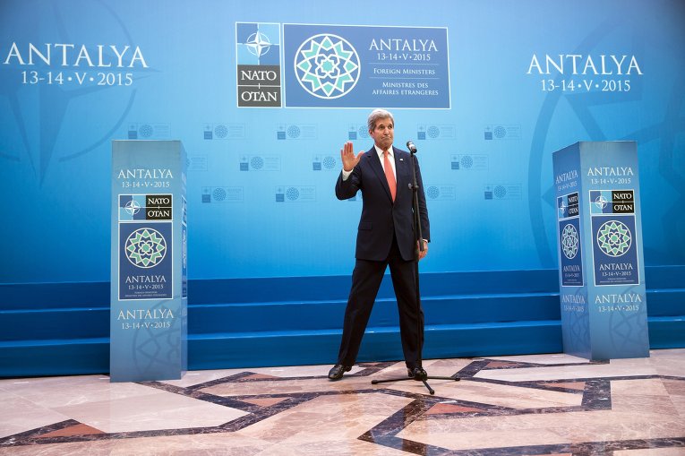 Госсекретарь США Джон Керри на встрече глав МИД стран-членов НАТО в Турции