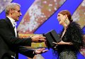 Актриса Джулианна Мур получает награду Каннского фестиваля