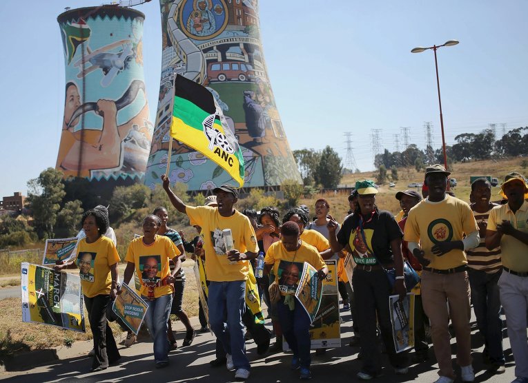 Жители города Соуэта в ЮАР протестую против повышения цен на электроэнергию.
