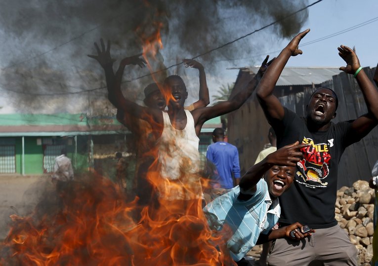 Военные Бурунди, заявившие о захвате власти в стране, заявили, что взяли под контроль большую часть столицы Бужумбуры, которая стала ареной уличных столкновений.