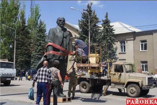 Демонтаж памятника Ленину в Запорожской области