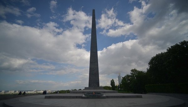 Стела в Парке Славы в Киеве