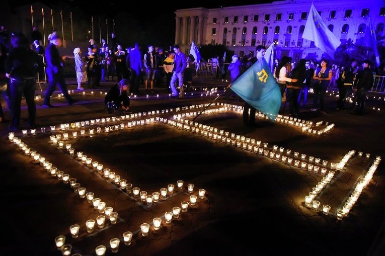 В Симферополе татары зажгли свечи в честь годовщины депортации татар из Крыма