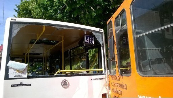 Столкновение трамвая и автобуса во Львове