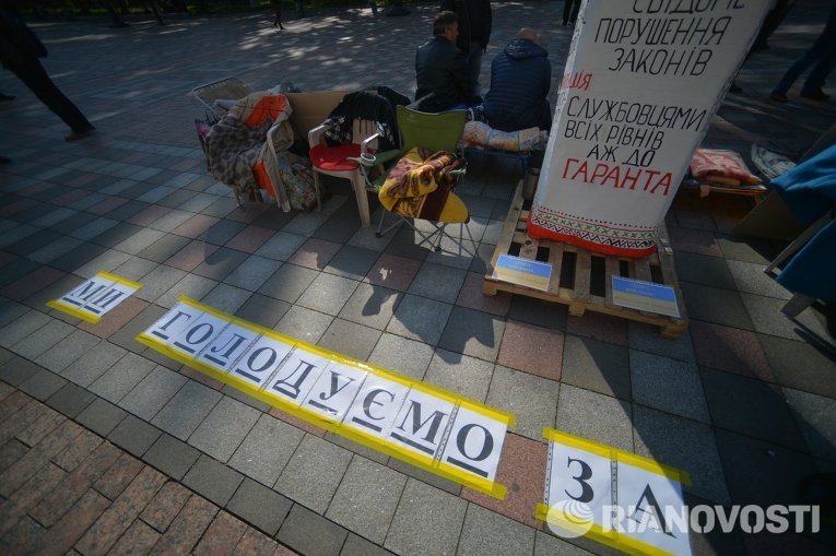 Участники кредитного майдана объявили голодовку