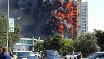 Число погибших при пожаре в многоэтажке в Баку увеличилось до 13 человек