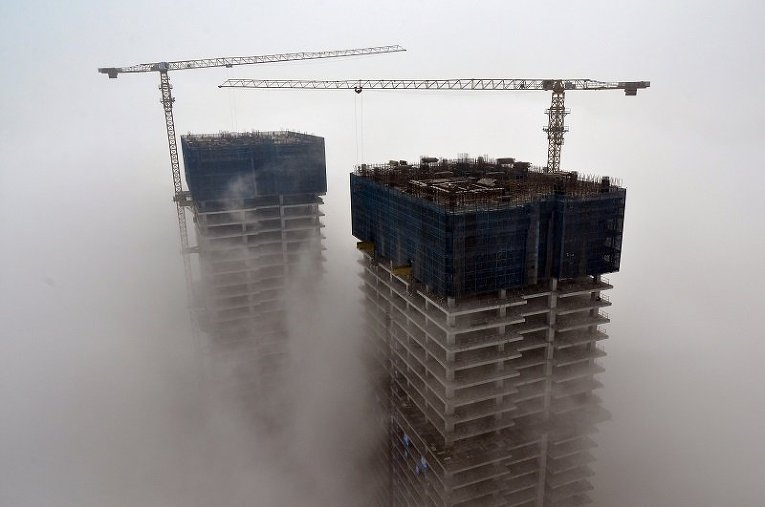 Высотные новостройки в тумане. Провинция Шандонг, Китай