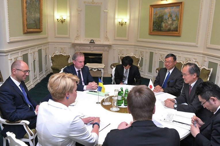 Встреча Арсения Яценюка и заместителя министра иностранных дел Японии Ясумаса Нагамине, который прибыл с визитом в Киев