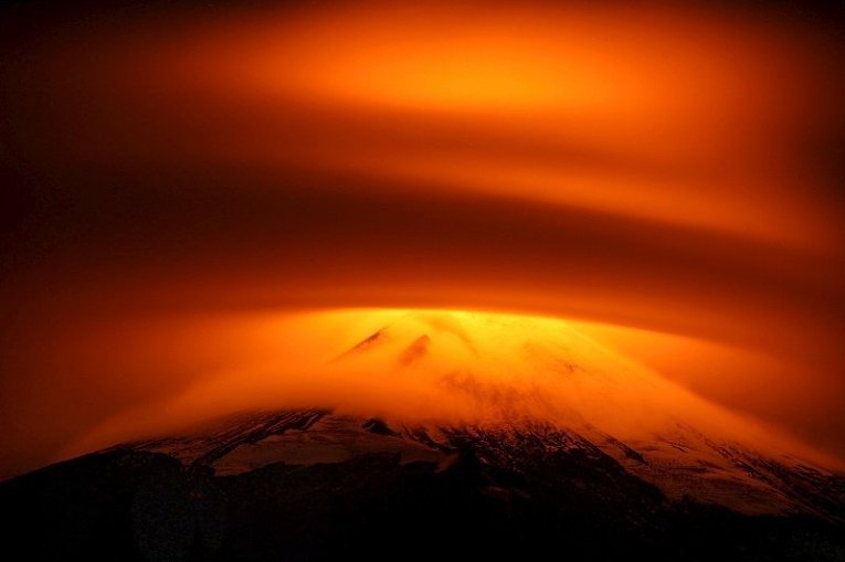 Облака закрывают вулкан Вилларрика в Чили