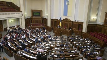 Верховная Рада Украины в день голосования за закон, разрешающий правительству вводить мораторий на выплату внешних долгов