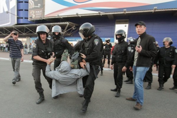 Задержания участников столкновений на Осокорках в Киеве