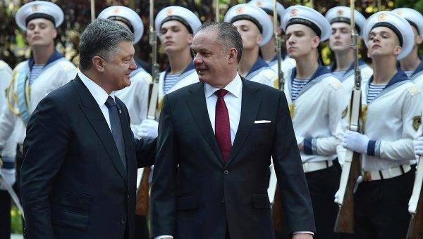 Петр Порошенко и Андрей Киска во время встречи в Киеве, 20 мая 2015 г.